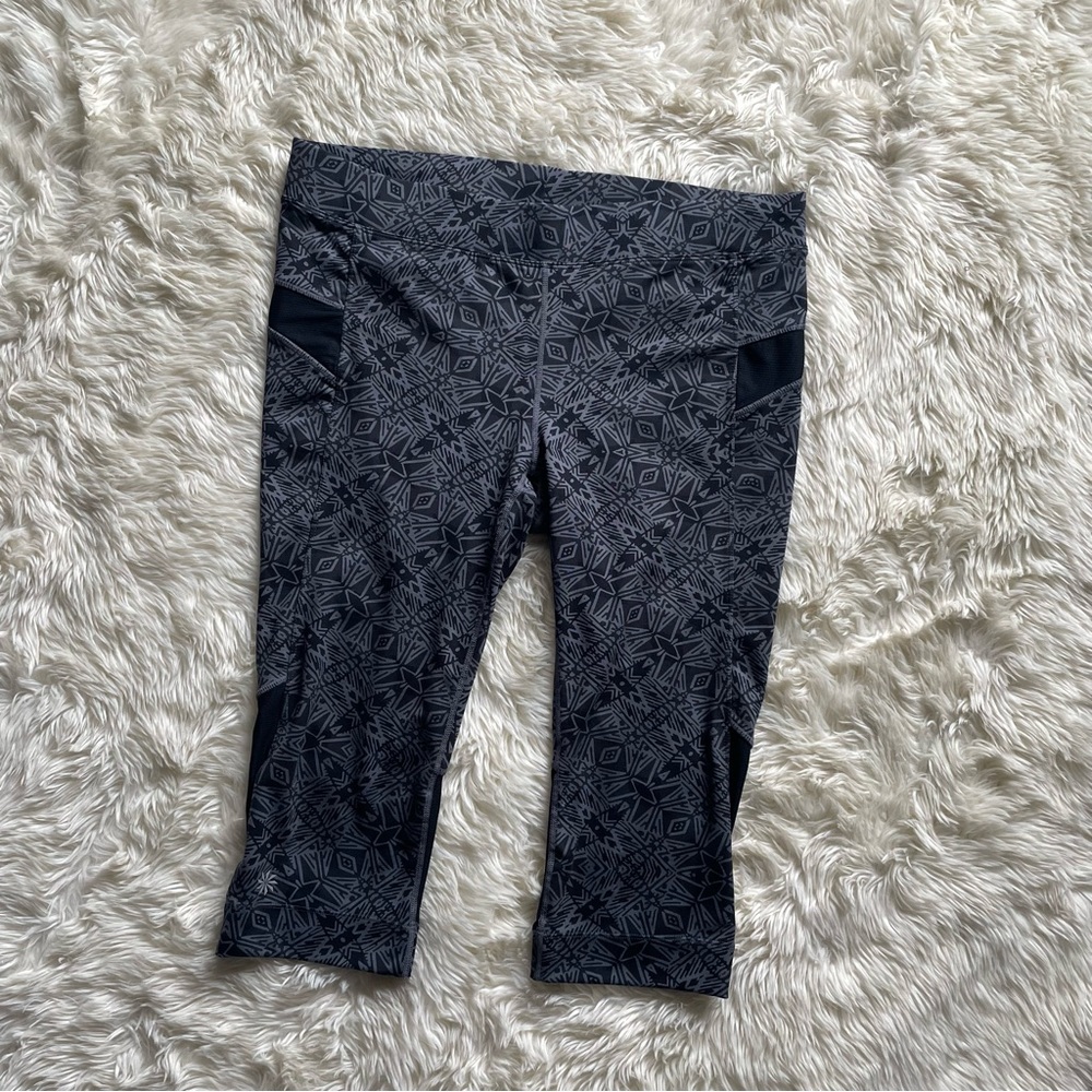 Athleta Gray Cairo Bare to Run Knicker Crop Legging Size Large